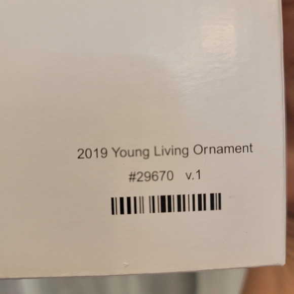 Young Living 2019 Christmas Essential Oil Diffusing Ornament NWT - Picture 9 of 10